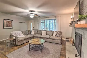 Sunroom, Fire Pit + Sauna: Lake Locust Village Gem - Innenbereich
