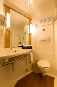 Ibis Dongguan Qifeng Park Metro Station - Bathroom
