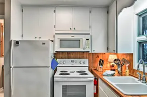 Rockingham Cabin on 75 Acres w/ Lake Access! - Interiør