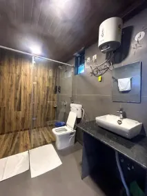 VANDHAARA LUXURY STAYS - Casa de banho