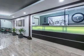Super 8 by Wyndham Grand Prairie North - Lobby