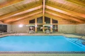Days Inn & Suites by Wyndham Baxter Brainerd Area - Piscine