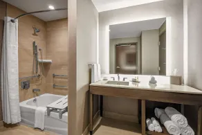 Embassy Suites by Hilton Jonesboro Red Wolf Convention Center - Chambre