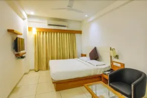 Hotel Ashray Inn - Room