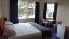 The Wharf Hotel - Zimmer