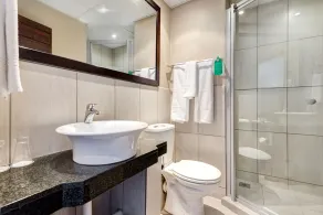Protea Hotel by Marriott Pretoria Hatfield - Bathroom