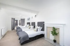 Skyvillion - London Enfield 4 Bedroom Cosy House Free Parking Garden - Rom