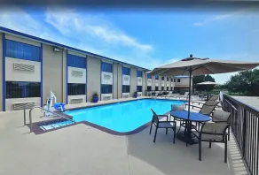 Baymont by Wyndham Ardmore I-35 - Piscine