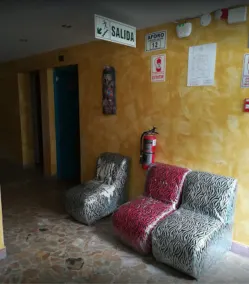 Hostal Residencial Piscis - Zona de estar del vestíbulo
