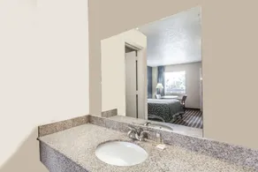 Days Inn by Wyndham Nashville N Opryland/Grand Ole Opry - Salle de bain