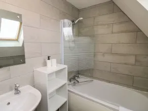 Lewis Lodge - Badezimmer