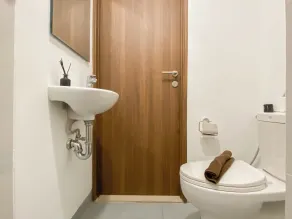 Simple Rest Studio (No Kitchen) At Lrt City Sentul - Royal Sentul Park Apartment - Baño
