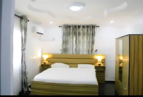 Jaybritt Luxury Apartment - Zimmer