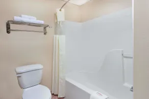 Baymont by Wyndham Bowling Green - Salle de bain