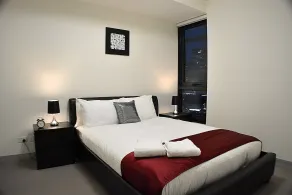 Southbank Apartment with Skyline View: 5-Min Walk to CROWN Casino - Zimmer