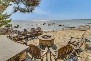 Luxe 5,600-sq-ft Estate Waterfront + Pool - Innenbereich