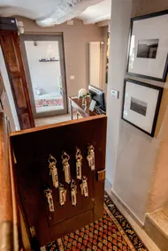Uve Rooms & Wine Bar - Reception