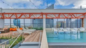 16th FL Bold CozySuites w/pool, gym, roof #5 - Pool