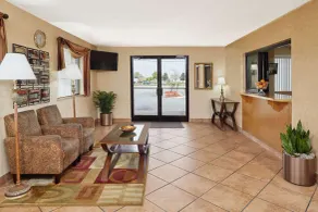 Super 8 by Wyndham Greenville - Lobby
