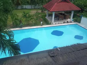 Lyndale Lodge - Pool
