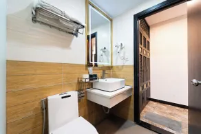 Collection O Havana Airport Hotel - Bathroom