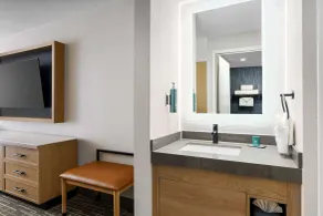 DoubleTree by Hilton Charlotte City Center - Bathroom