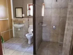 Ibis Place Guest House - Bathroom