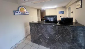 Skylite Inn - Lobby