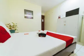 RedDoorz @ Ledesco Avenue Lapaz Iloilo - Chambre