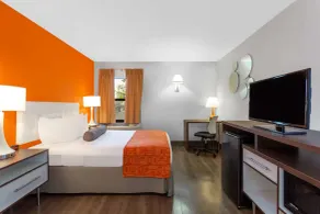 Howard Johnson by Wyndham Waukegan Great Lakes - Chambre