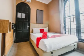 RedDoorz Plus @ Radio Dalam 2 - Room