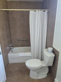 White Fang Motel - Bathroom