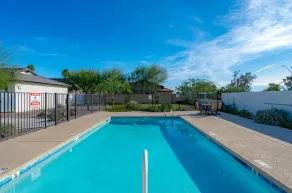 The One Luxury Stay with Pool and Gym - Piscina