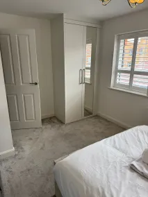 Grand 4-bed House in Ebbsfleet Valley, Garden & Parking Space - Habitación