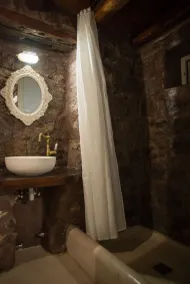 Anemos Houses - Bad