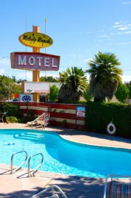 Melody Ranch Motel - Piscine