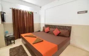 Hotel Travellers Inn - Room