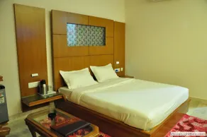 Hotel Basera Brij Bhoomi Vrindavan - Room