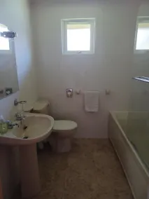Green View Lodges - Bathroom