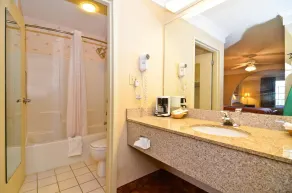 Peach State Inn & Suites - Badeværelse