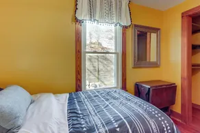 2 Mi to UA: Central Fayetteville Home w/ Patios - Innvendig