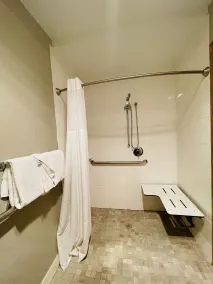 Sleep Inn & Suites Madison West - Bathroom