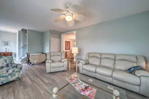 Updated Family Getaway: Walk to Sea Haven Beach! - Intérieur