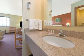 Days Inn by Wyndham Cameron - Badezimmer