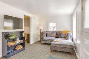 Swim, Hike & Unwind: Frankfort Cottage w/ Fire Pit - Interni