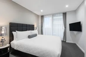 Meriton Suites North Sydney - Room