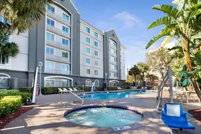 La Quinta by Wyndham Ft. Lauderdale Airport - Piscine