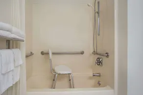 Super 8 by Wyndham New Hampton - Baño