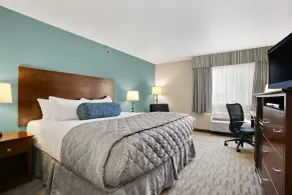 Baymont by Wyndham Minot - Room