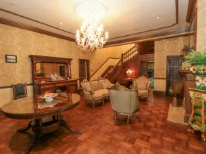 Highcliffe Manor - Lobby